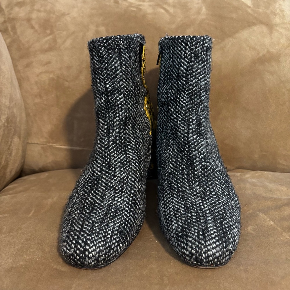 Coral blue women’s tweed Black and White Ankle Boots size 39‎